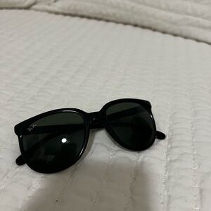 Vintage Ray-Ban Black CATS Sunglasses with Dark Lenses